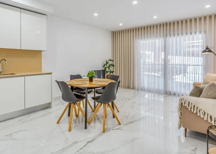 Sublime And Bright 2 Bdr Apartment By Lovelystay